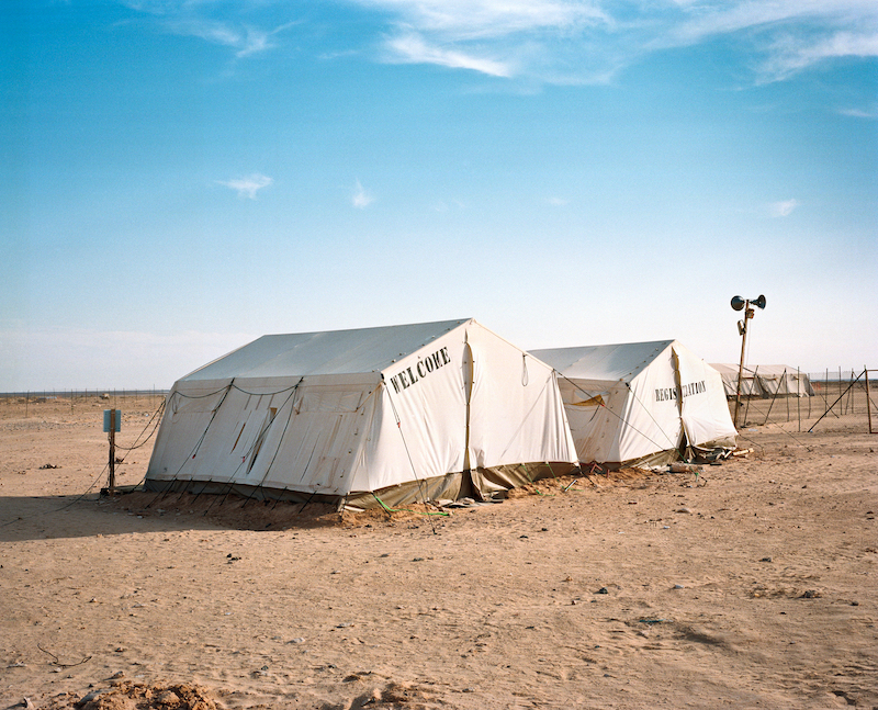 Michael Danner, aus der Serie "MIGRATION AS AVANT-GARDE", Tunesien, Flüchtlingslager Choucha des ICRC an der tunesischen-libyschen Grenze, nahe der Grenzstadt Ben Guerdane, Juni 2011, 