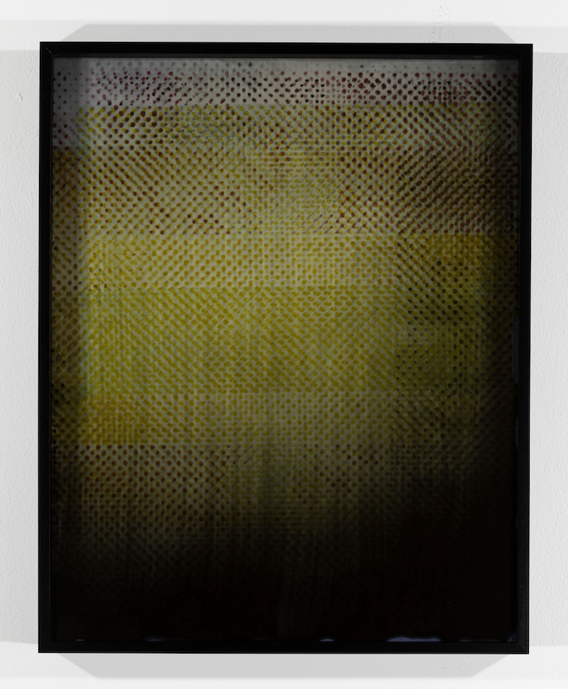 © Daniela Zeilinger, Op Dots # 3, 2018/23,
Glass coated with photo emulsion, exposed with negative of the series Polkadots, analogue C-print, hand print
51.5 x 41 x 4 cm
unique 
© Photo: Andrew Phelps